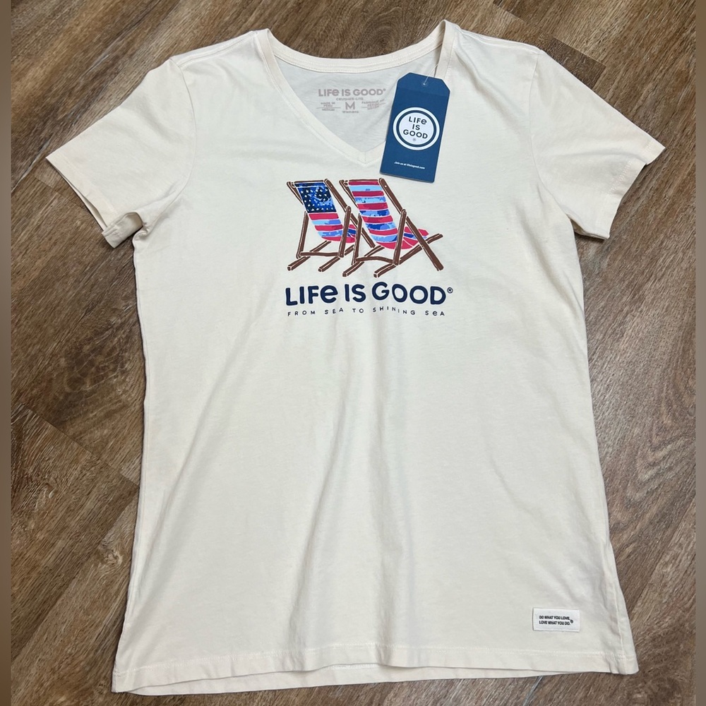 New Life is Good V-Neck Beach Chair Patriotic Short Sleeve Tee Sz Medium